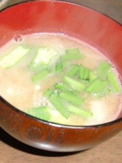 にらとオクラのお味噌汁で元気な朝-レシピのメイン写真