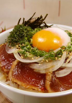 かつおたたき黒潮造りのスタミナ丼-レシピのメイン写真