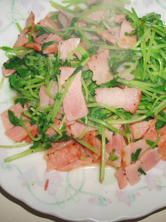 ベーコンと豆苗のチャチャっと炒め♪-レシピのメイン写真