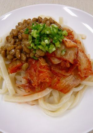 簡単♪具材はのせるだけ!キムチ納豆うどん-レシピのメイン写真