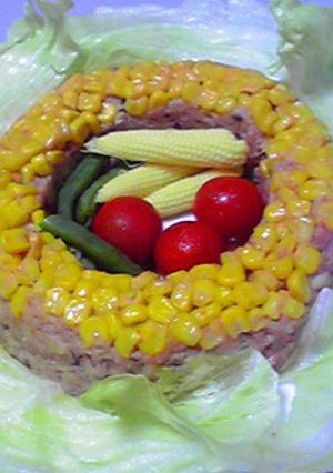 食卓華やか♪ドーナツ型のハンバーグ-レシピのメイン写真