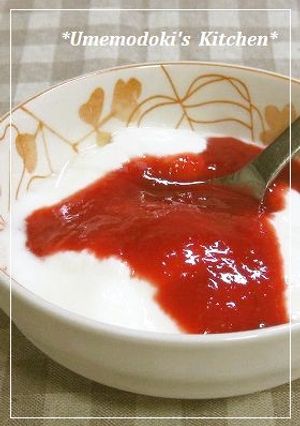 甘酸っぱいユスラウメのヨーグルトソース-レシピのメイン写真