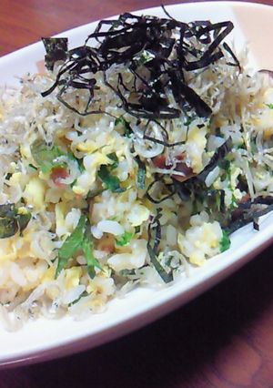 居酒屋風★カリカリじゃこと梅のチャーハン-レシピのメイン写真