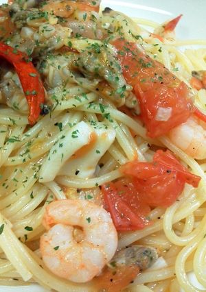 シーフードとフレッシュトマトのパスタ-レシピのメイン写真
