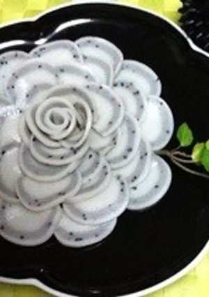 おせちに、蒲鉾簡単！並べるだけの豪華薔薇-レシピのメイン写真