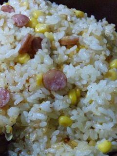 土鍋で☆バターコーンとウインナーのピラフ-レシピのメイン写真