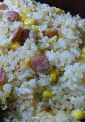 土鍋で☆バターコーンとウインナーのピラフ-レシピのメイン写真