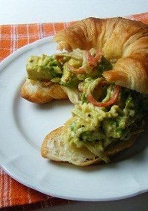 アボカドのタルタル・クロワッサン-レシピのメイン写真