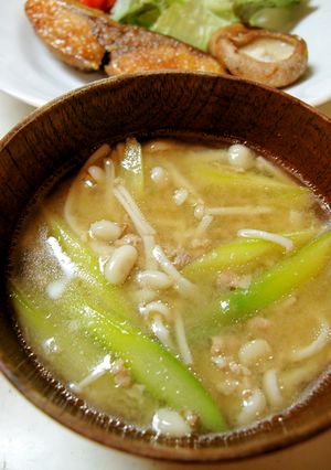 アスパラとえのきとひき肉の味噌汁-レシピのメイン写真