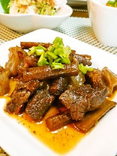 圧力鍋で!牛肉こんにゃくゴボウの煮込み♪-レシピのメイン写真