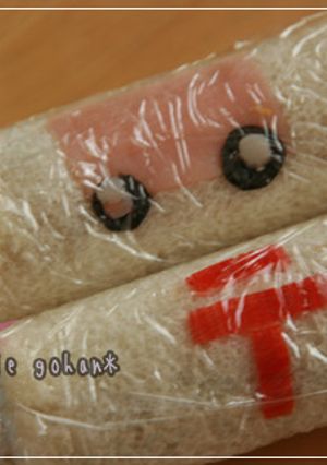 ＜キャラ弁＞バス＆〒のロールサンド-レシピのメイン写真