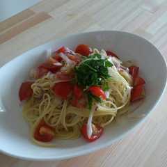 รูปของ トマトと玉ねぎの昆布茶味冷製パスタ