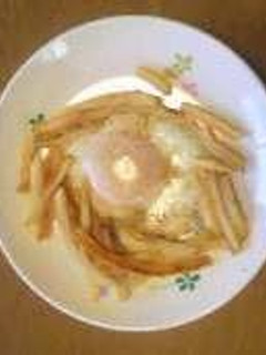 朝食に!フライドポテトの目玉焼き-レシピのメイン写真