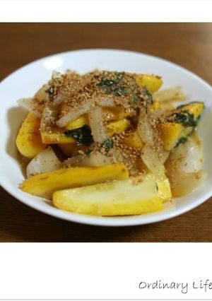 ズッキーニと玉ねぎのゴマ味噌炒め-レシピのメイン写真