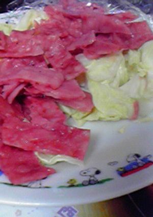 お弁当に☆レンジでキャベサラミ♪-レシピのメイン写真
