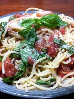 フレッシュトマトと生バジルの冷製パスタ!-レシピのメイン写真