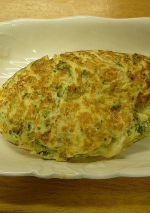 ブロッコリーとチーズのオムレツ-レシピのメイン写真