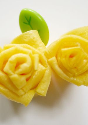 薄焼き卵でリアルな大輪のバラ！-レシピのメイン写真