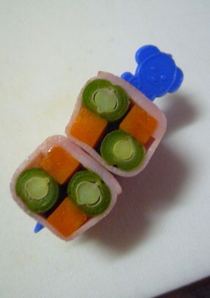 ハム１枚☆お弁当に＊アスパラにんじん巻き-レシピのメイン写真