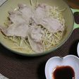 超簡単!もやし蒸し豚 梅肉ソース