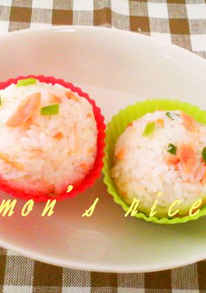 ✿鮭としらすのおにぎり✿-レシピのメイン写真