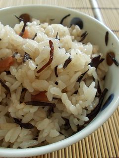 ひじきと梅干の炊き込みご飯-レシピのメイン写真