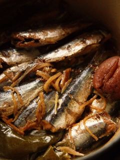 骨まで柔らかい!イワシの梅煮-レシピのメイン写真
