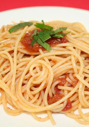 食べるオリーブオイルトマトの簡単パスタ-レシピのメイン写真