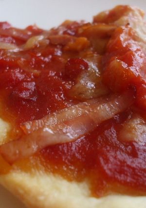 トマトソースの薄焼ピザ-レシピのメイン写真