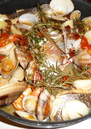 魚介のうま味たっぷり☆鯛のアクアパッツァ-レシピのメイン写真