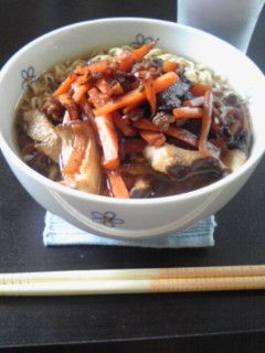 市販のラーメンの上に野菜炒め。-レシピのメイン写真