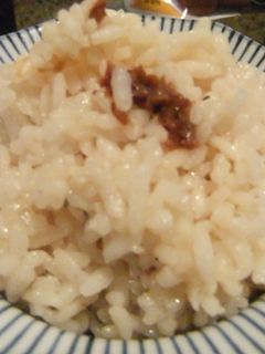 いい香り♪生姜と梅の炊き込みご飯-レシピのメイン写真