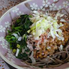 รูปของ 栄養満点！モロヘイヤと納豆のネバネバ蕎麦