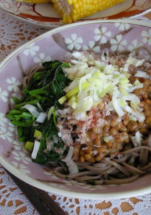 栄養満点！モロヘイヤと納豆のネバネバ蕎麦-レシピのメイン写真