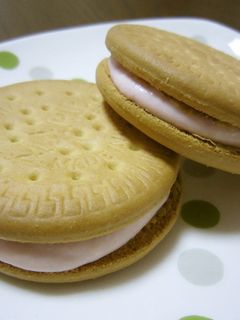 ビスケットで♪クリームチーズジャムサンド-レシピのメイン写真