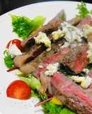 酸いも甘いも噛み分ける、青黴牛肉サラダ！