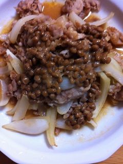 玉ねぎと豚肉甘辛炒め納豆-レシピのメイン写真