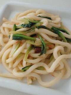 お浸しの残りをリメイク☆焼きうどん-レシピのメイン写真
