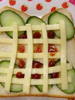 ★キューリでチーズ。ケチャ♪トースト★★-レシピのメイン写真