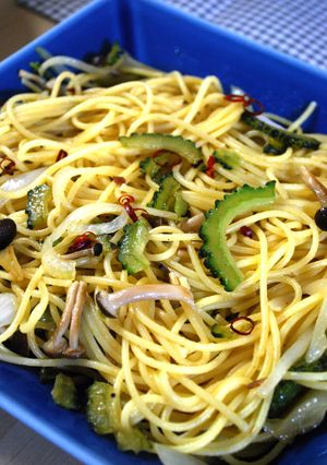 ゴーヤとシメジのスパゲティペペロンチーノ-レシピのメイン写真