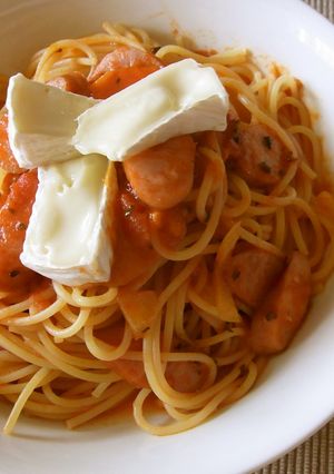 ソーセージのパスタ　カマンベール添え-レシピのメイン写真