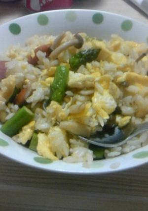 しめじとアスパラの洋風コンソメ炒飯-レシピのメイン写真