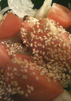 鰹節佃煮と梅とトマトのめんつゆ和え-レシピのメイン写真