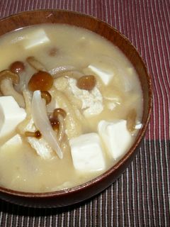 玉葱・なめこ・豆腐・揚げのお味噌汁♪-レシピのメイン写真