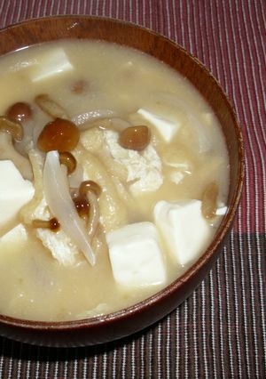 玉葱・なめこ・豆腐・揚げのお味噌汁♪-レシピのメイン写真