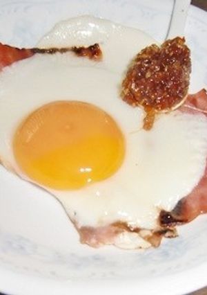 黄金の味具だくさんで、ベーコンエッグを✾-レシピのメイン写真