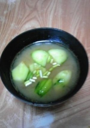 ぱりぽりきゅうりの味噌汁-レシピのメイン写真