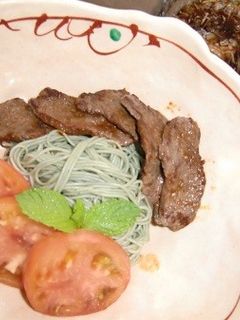 牛肉とトマトをトッピングしたそうめん-レシピのメイン写真