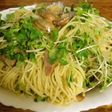 あさりとベーコンのかいわれサラダパスタ