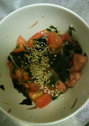 酢の物〜トマトとワカメになめたけを混ぜて-レシピのメイン写真